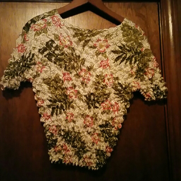 F.C White Popcorn Blouse - Picture 2 of 3